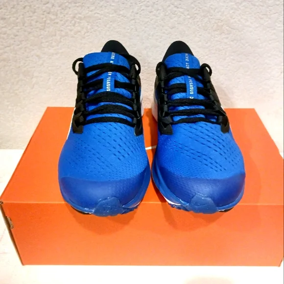 Nike - Picture 2 of 4